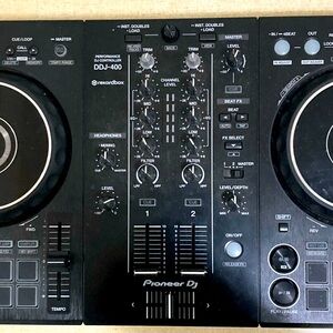 DDJ 400 Pioneer Controller. 
Includes case.